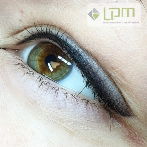 Permanent Makeup Lidstrich direkt nach Behandlung Berlin