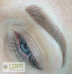 Permanent Makeup Augenbrauen Puderbrows direkt nach der Behandlung Berlin