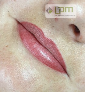 Permanent Makeup Lippenmodellierung direkt nach der Behandlung Berlin
