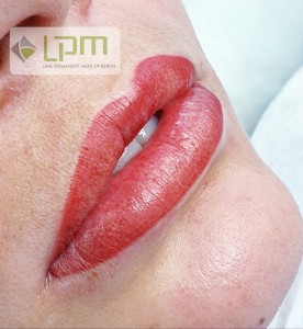Permanent Makeup Lippenmodellierung direkt nach der Behandlung Berlin